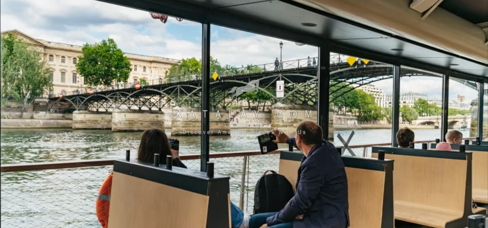 Paris 1-Hour Seine River Cruise Starting at the Eiffel Tower