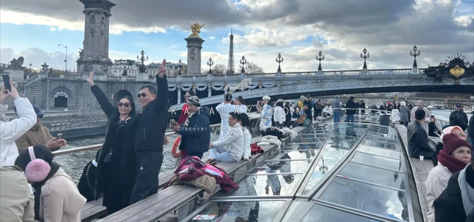 Paris 1-Hour Seine River Cruise Starting at the Eiffel Tower