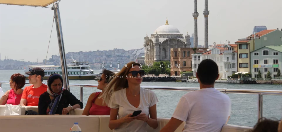 Istanbul Tour: Old City Walking Tour, Topkapi Palace and Bosphorus Cruise