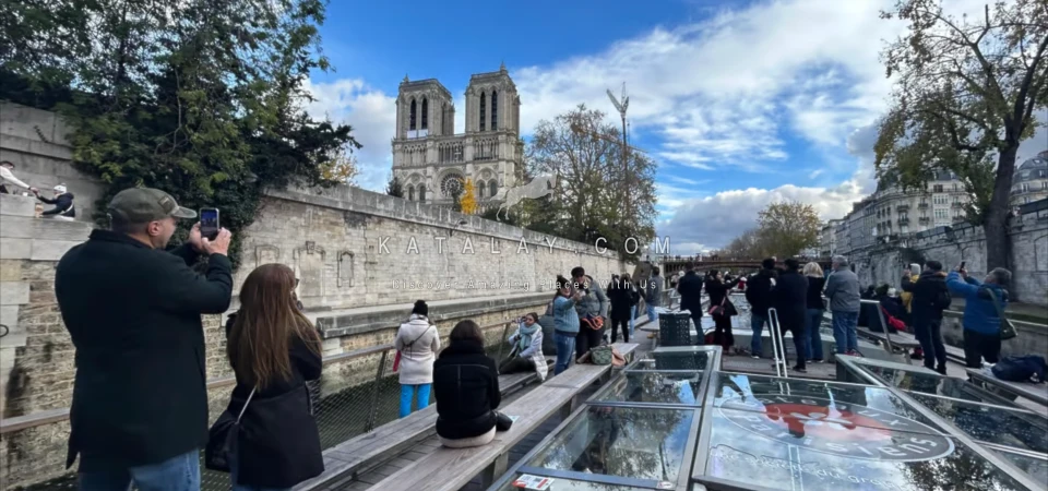 Paris 1-Hour Seine River Cruise Starting at the Eiffel Tower