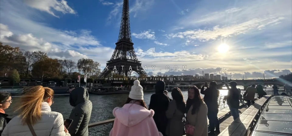 Paris 1-Hour Seine River Cruise Starting at the Eiffel Tower