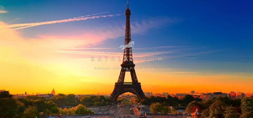 Paris Tour: Eiffel Tower 2nd Floor Skip The Line Priority Access Ticket with Host
