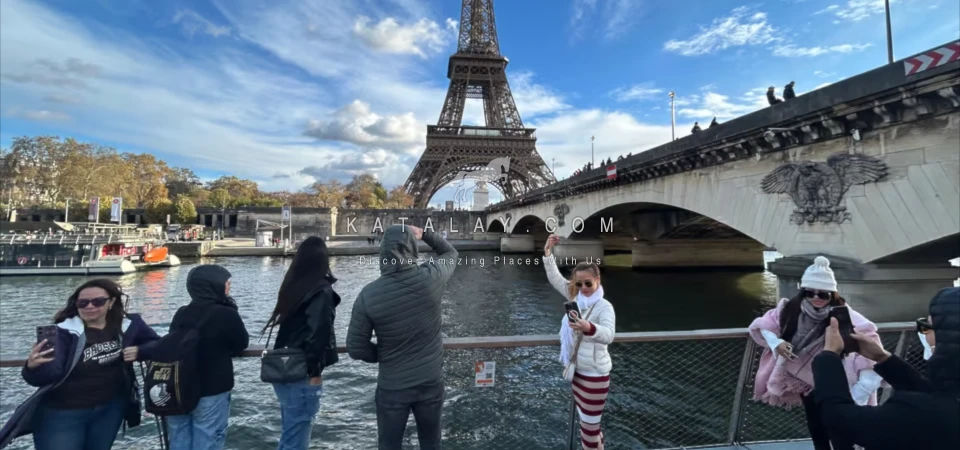 Paris 1-Hour Seine River Cruise Starting at the Eiffel Tower