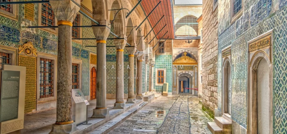 Istanbul Tour: Old City Walking Tour, Topkapi Palace and Bosphorus Cruise