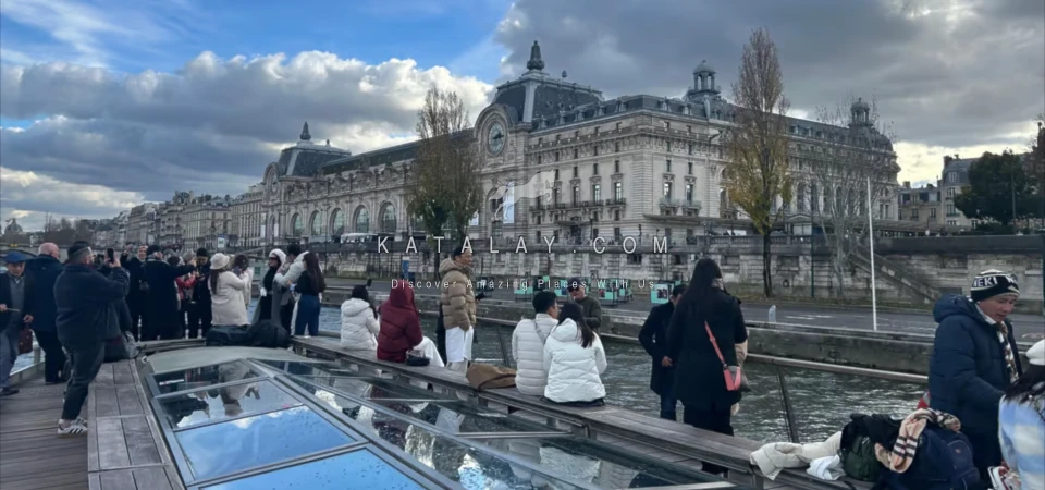 Paris 1-Hour Seine River Cruise Starting at the Eiffel Tower