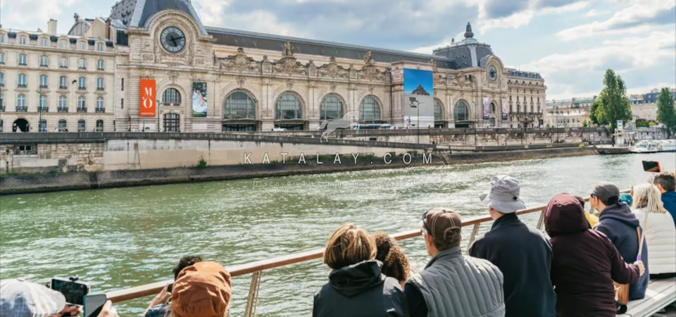 Paris 1-Hour Seine River Cruise Starting at the Eiffel Tower