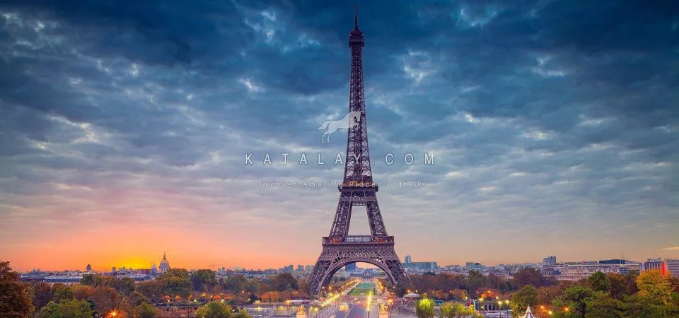 Paris Tour: Eiffel Tower 2nd Floor Skip The Line Priority Access Ticket with Host