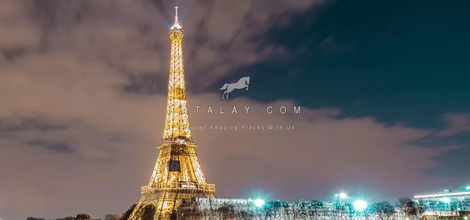 Paris Tour: Eiffel Tower 2nd Floor Skip The Line Priority Access Ticket with Host